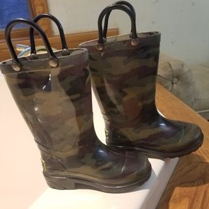 Toddler boy size 6 boots. Target brand